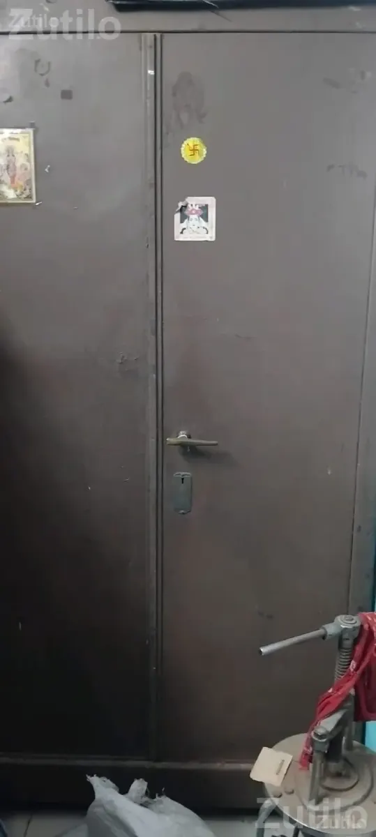 Heavy Iron Fireproof Safe Locker - ડેસ્ક, ઓફિસ અને કોમર્શિયલ ફર્નિચર - દસ્ક્રોઇ - Image 1