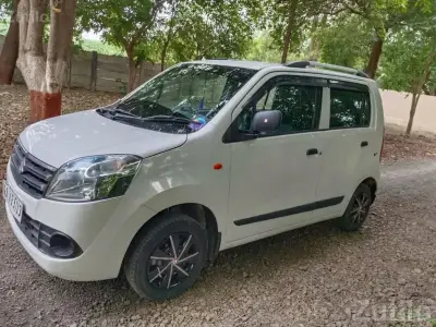 White Maruti WagonR with Alloy Wheels White Maruti WagonR with Alloy Wheels