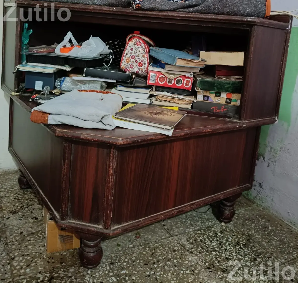 Want to sell saag showcase in good condition - કબાટ અને સ્ટોરેજ - વડોદરા શહેર - Image 1