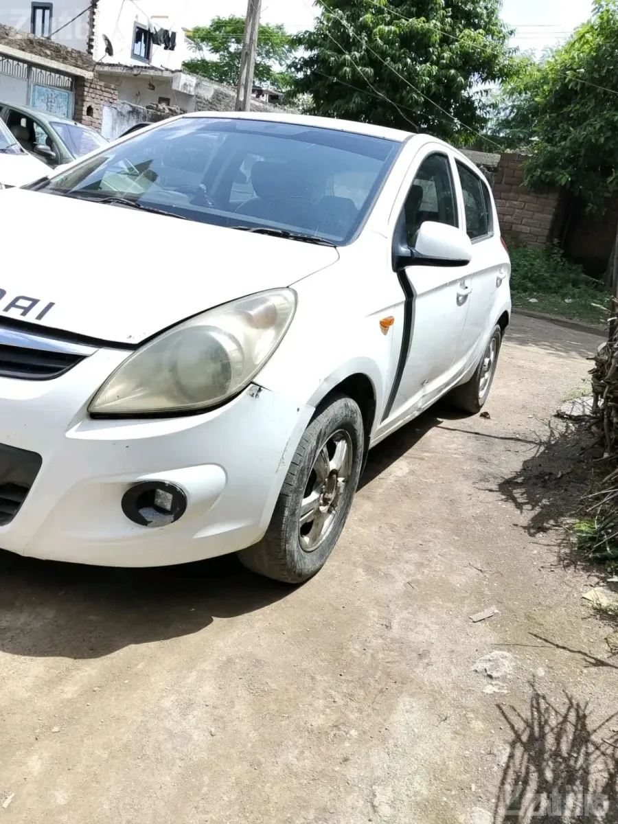 Hyundai i20 Manual Hatchback - કાર - બાબરા - Image 4