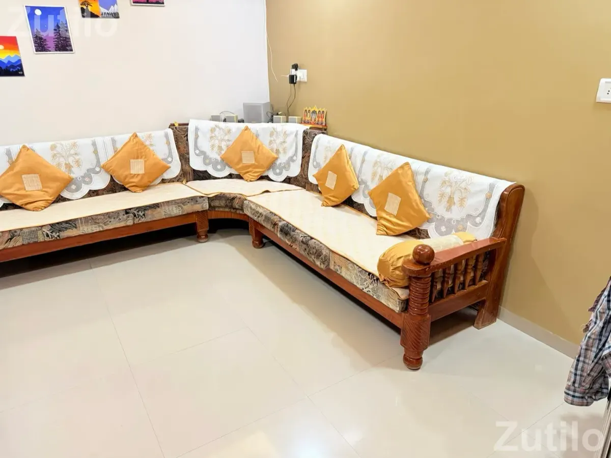 Wooden Sofa set 3+1+3 with Center Table - સોફા સેટ અને કાઉચ - અમદાવાદ શહેર - Image 4