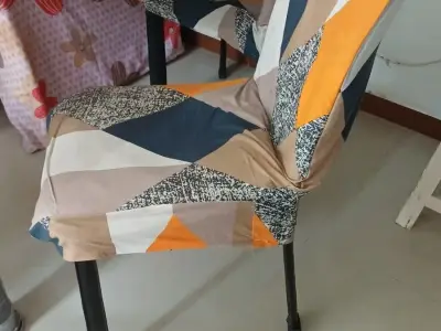 Dining table chairs
