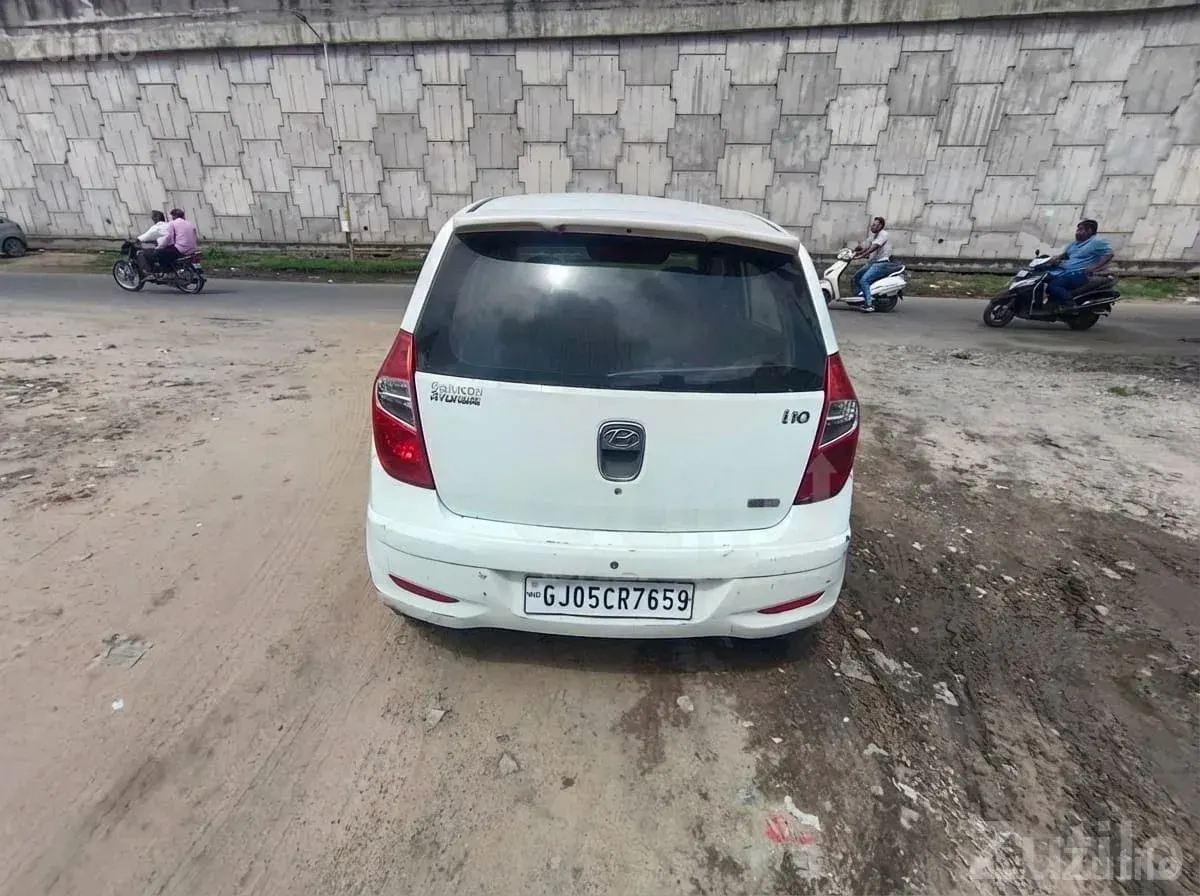 Hyundai i10 Era 1.1 Petrol – White Hatchback - Cars - Mehsana City - Image 2