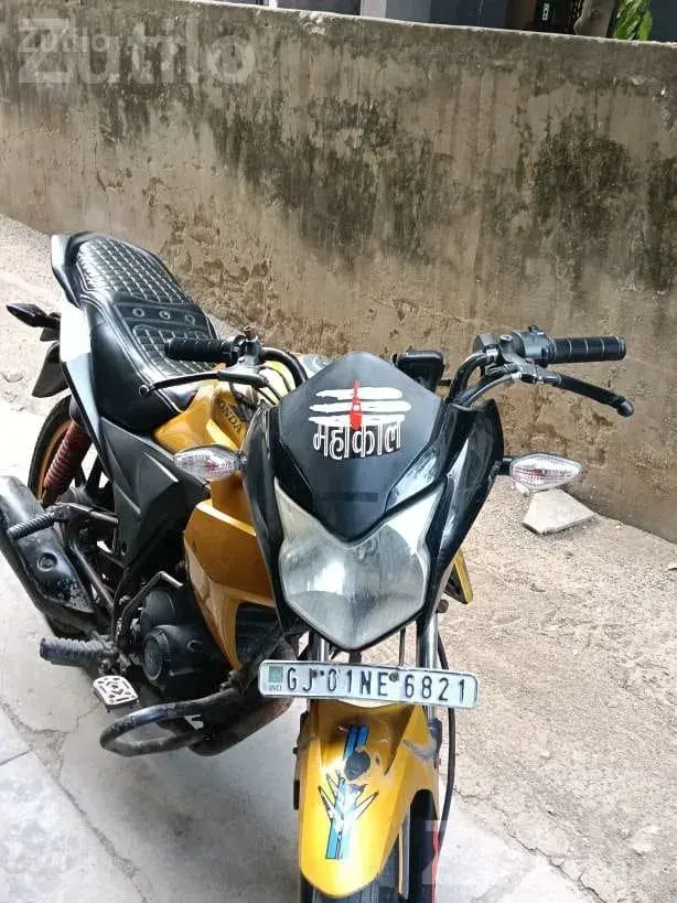 2011 Yellow Single Cylinder Motorcycle - Bikes - Ahmedabad City - Image 4