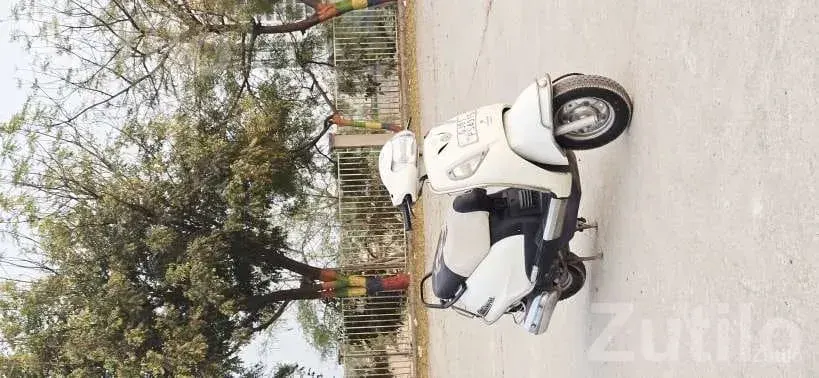 Suzuki Access 125 2013 White 1st Owner - બાઇક્સ - અમદાવાદ શહેર - Image 2