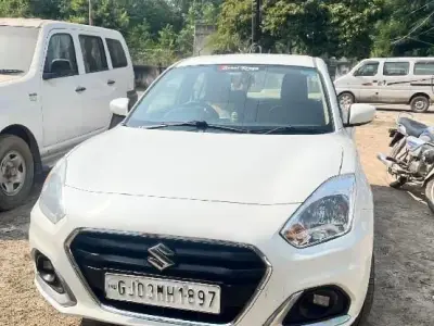 ફોર વ્હીલ વેચવાની છે ફોર વ્હીલ વેચવાની છે