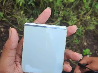 Stylish White Flip Smartphone for Sale Stylish White Flip Smartphone for Sale