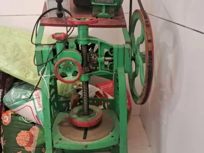Gola Making Machine with Motor