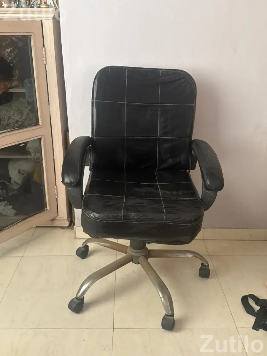 Revolving chair - Chairs, Stools & Seating - Ahmedabad City - Image 3