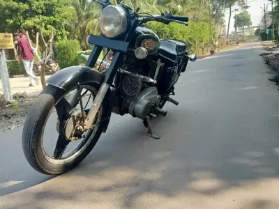 Royal Enfield Bullet 2001 Model Bike Royal Enfield Bullet 2001 Model Bike