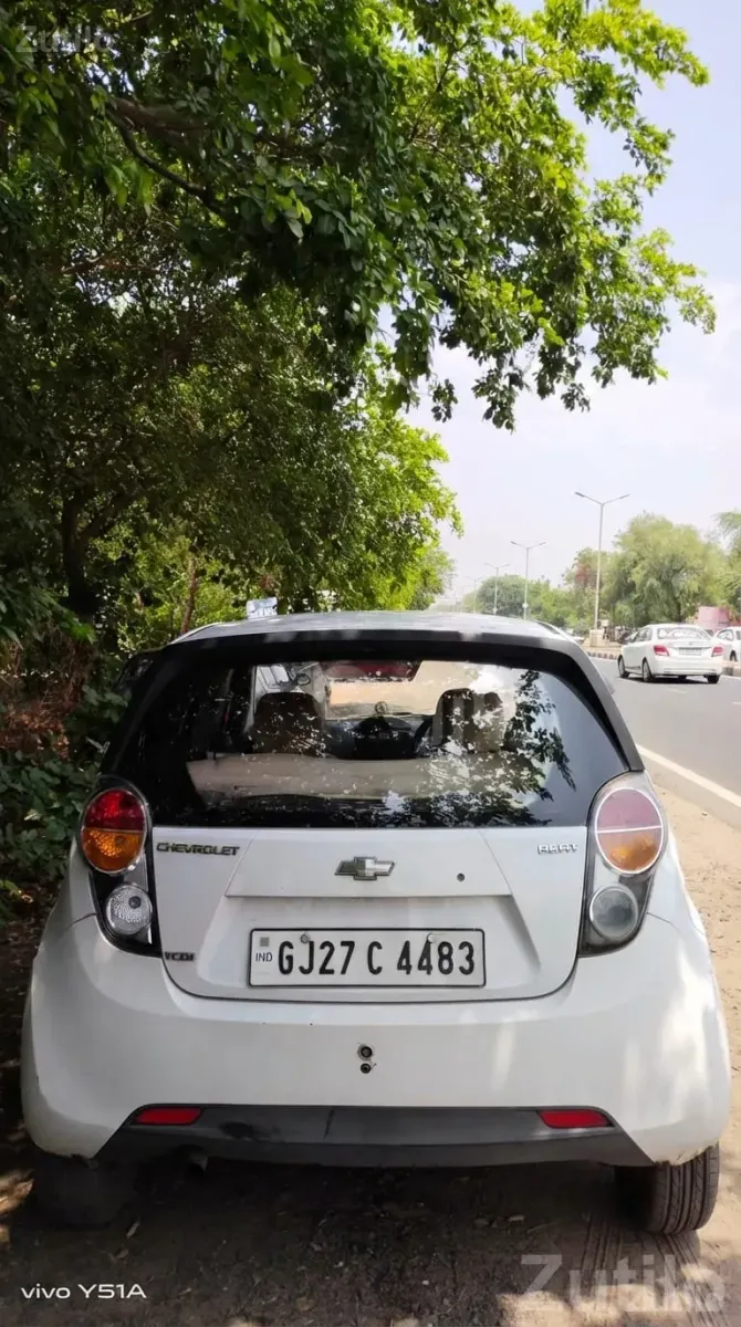 Chevrolet Beat White Hatchback Car - Cars - Gandhinagar City - Image 2