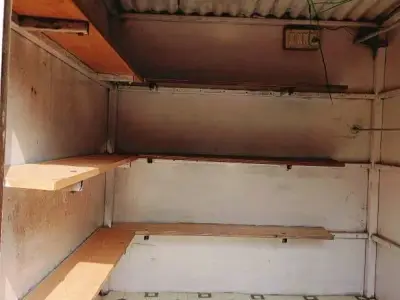 Good Condition Retail Shop Cabin with Shelves Good Condition Retail Shop Cabin with Shelves