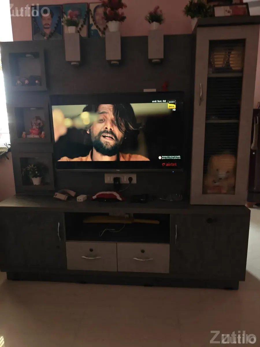 TV show cases with storage - વોર્ડરોબ, કબાટ અને સ્ટોરેજ - અમદાવાદ શહેર - Image 2
