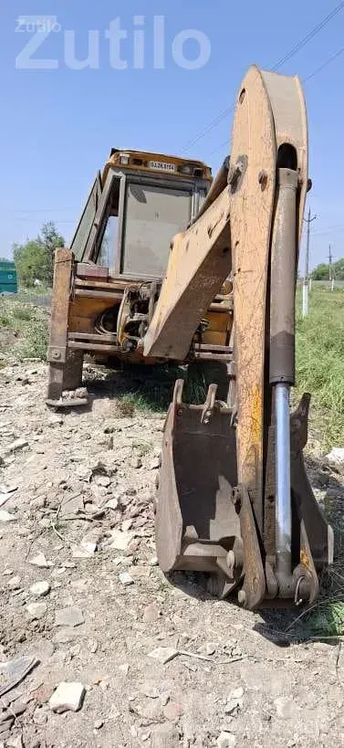 JCB Backhoe Loader 2004 Model for Scrap - Construction Vehicles - Kadi - Image 3