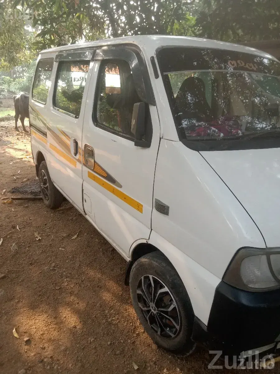 Maruti Eeco with Premium Black-Red Seats - Cars - Ranavav - Image 2