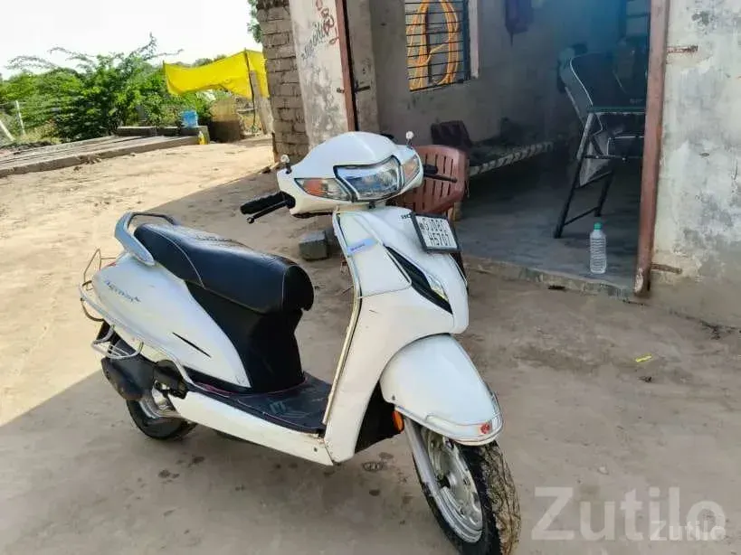 Honda Activa 2021 White Scooter - Bikes - Tharad - Image 4