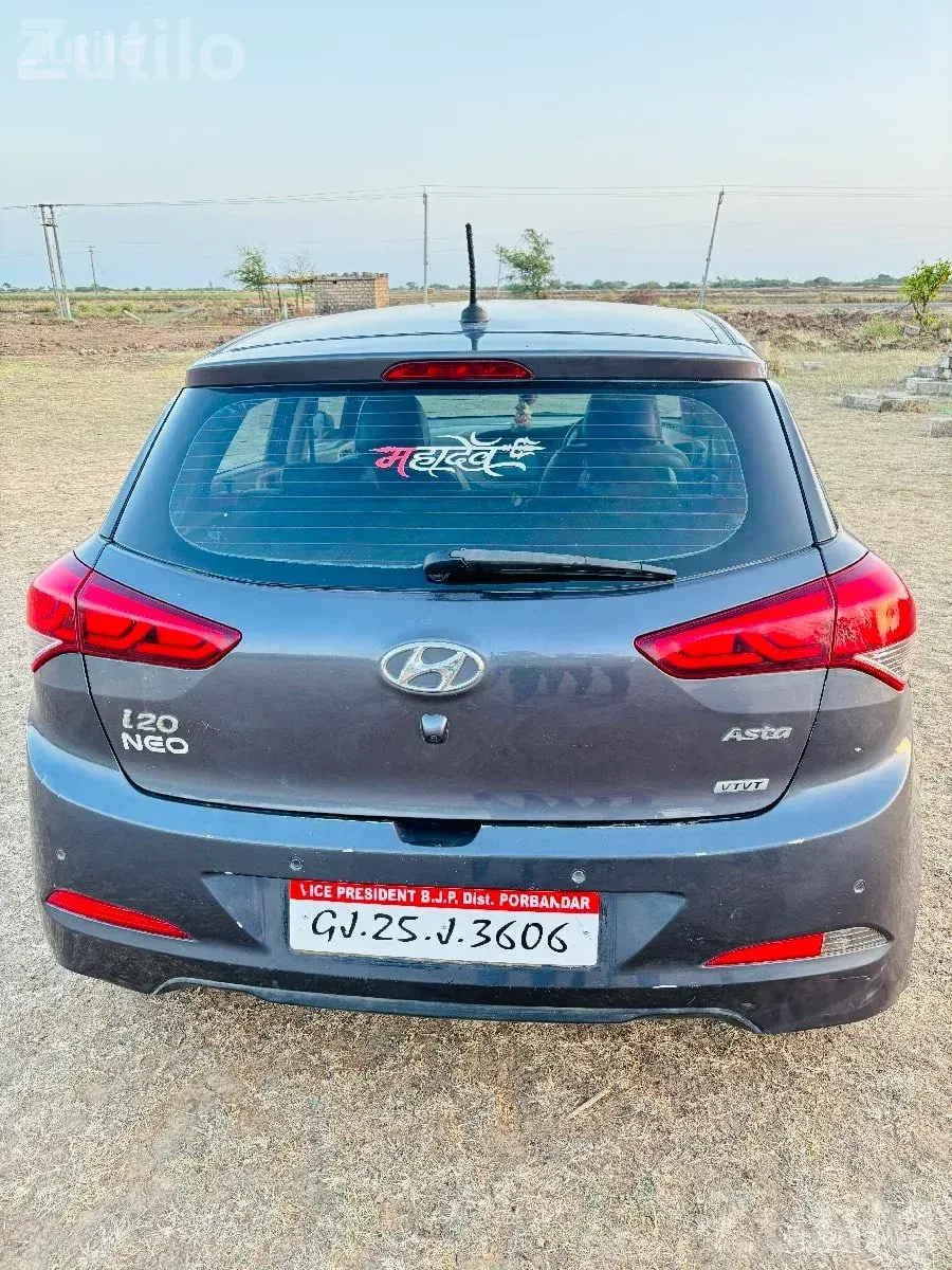 Hyundai i20 Asta 2017 Petrol, 85,000 km - કાર - ગોંડલ - Image 3
