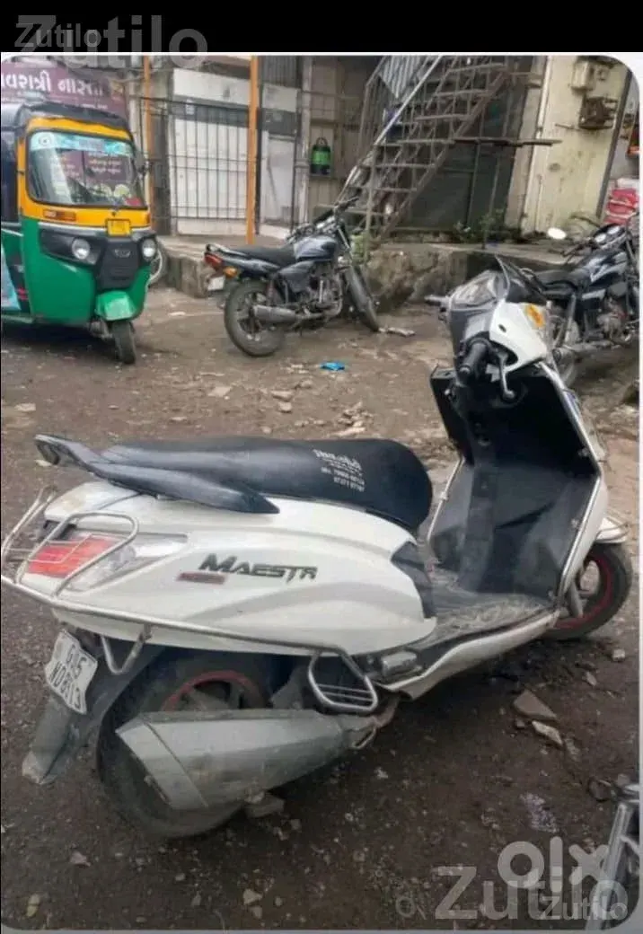 Hero Maestro 2016 White Scooter - Bikes - Surat City - Image 2