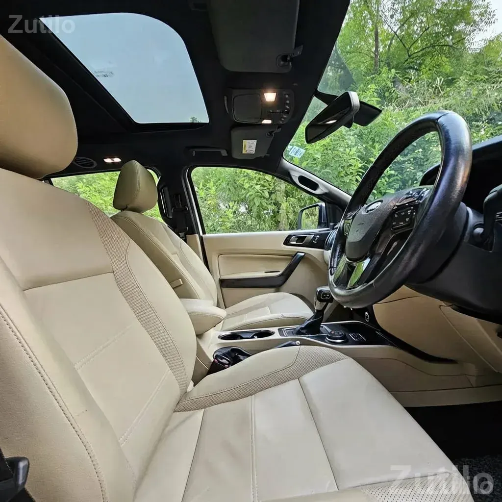 2021 Ford Endeavour Automatic SUV White - કાર - અમદાવાદ શહેર - Image 3