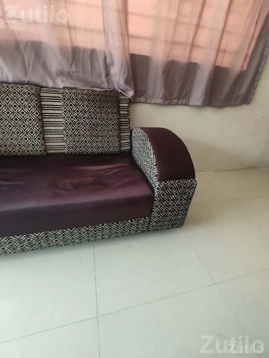 Plywood Sofa Set in Good Condition - સોફા સેટ અને કાઉચ - જુનાગઢ - Image 2