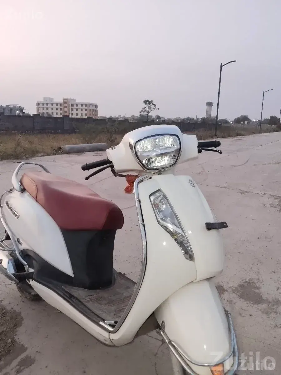 Suzuki Access 125 White 2022 Scooter - બાઇક્સ - કેશોદ - Image 3