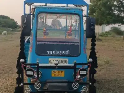 2011 Loading Auto Rickshaw with 7.5 Engine 2011 Loading Auto Rickshaw with 7.5 Engine