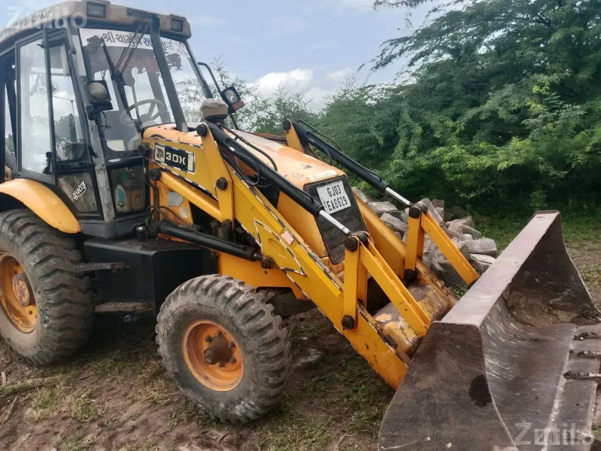 JCB Backhoe Loader 2010 Model - Construction Vehicles - Junagadh City - Image 5