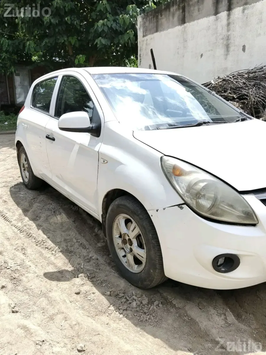 Hyundai i20 Manual Hatchback - કાર - બાબરા - Image 2