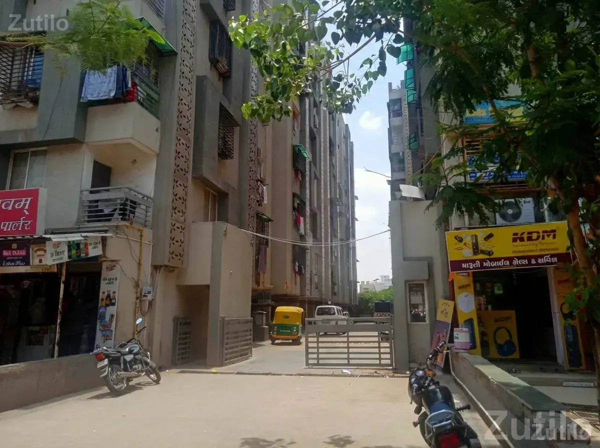 1 BHK Flat for Sale in Prime Area - House for Sale - Daskroi - Image 2