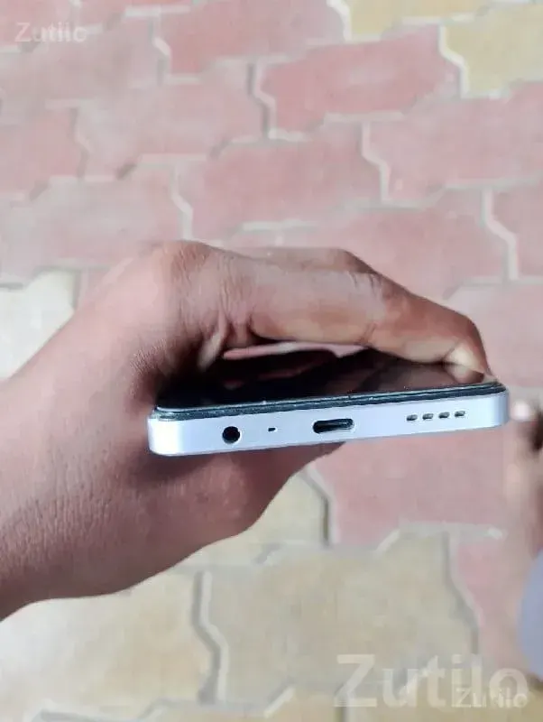 Sleek Android Smartphone with Case - મોબાઇલ ફોન - કેશોદ - Image 3