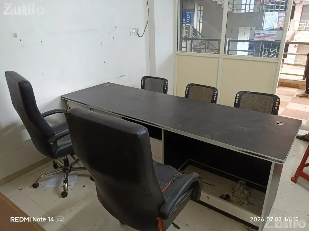 Office Boss Table and 2 boss chair back side file table - ઓફિસ ફર્નિચર - અમદાવાદ શહેર - Image 2