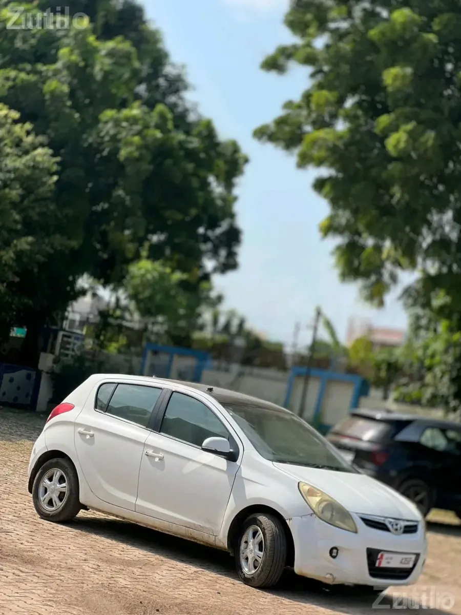 Hyundai i20 2011 Petrol Top Model - કાર - ભાવનગર શહેર - Image 3