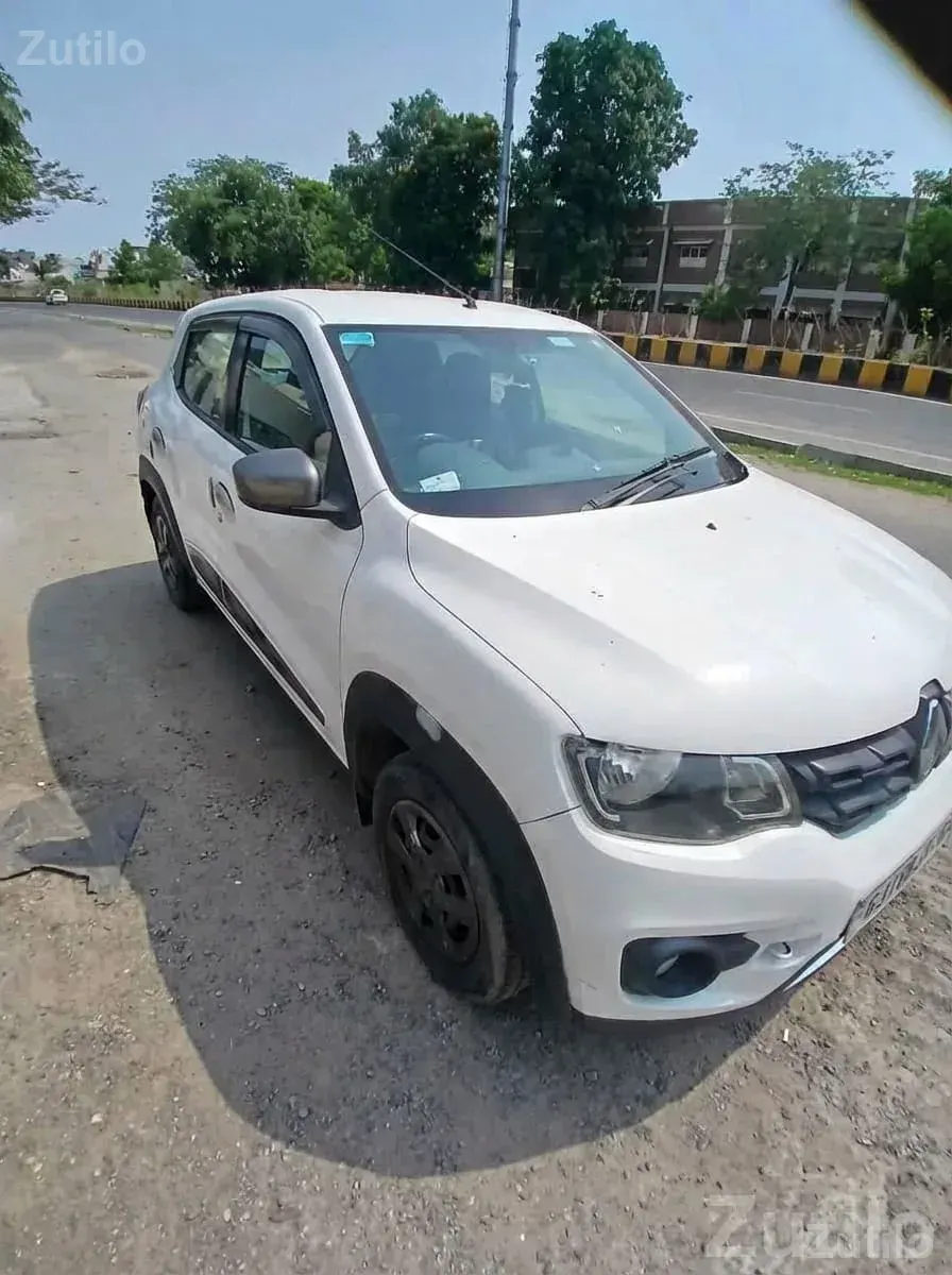 Renault Kwid with Clean Black Interior - કાર - અમદાવાદ શહેર - Image 4