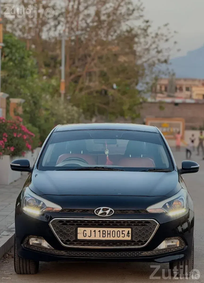 Hyundai i20 Asta Optional Diesel 2016 - Cars - Junagadh City - Image 2