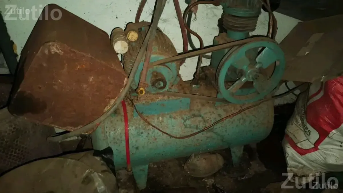 Toyo Air Compressor with Motor and 20 Ft Pipe - Machinery - Sutrapada - Image 5