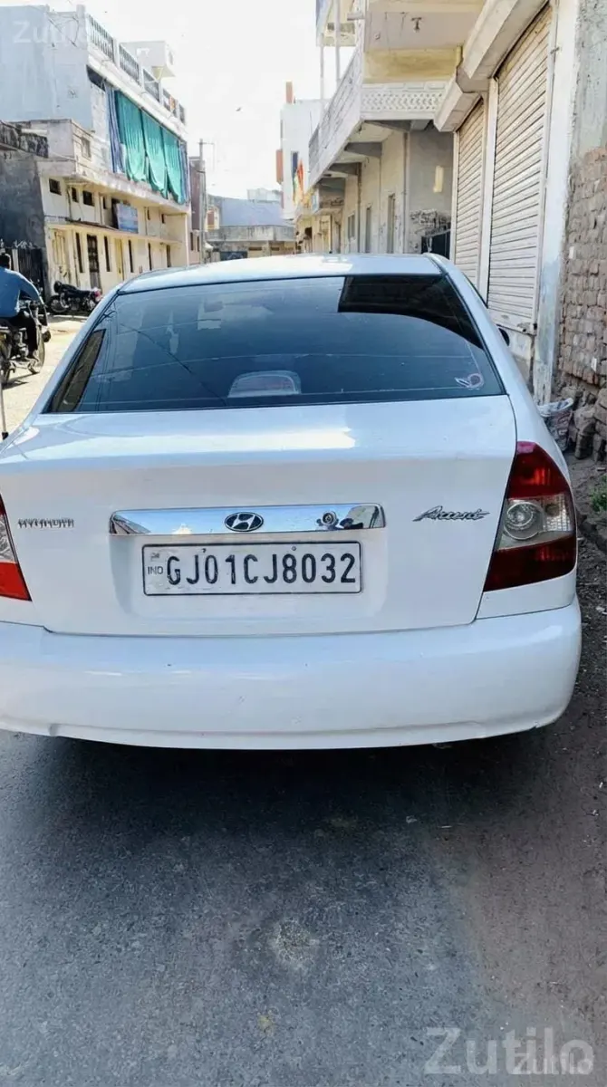 White Hyundai Accent Sedan for Sale - Cars - Ahmedabad City - Image 4