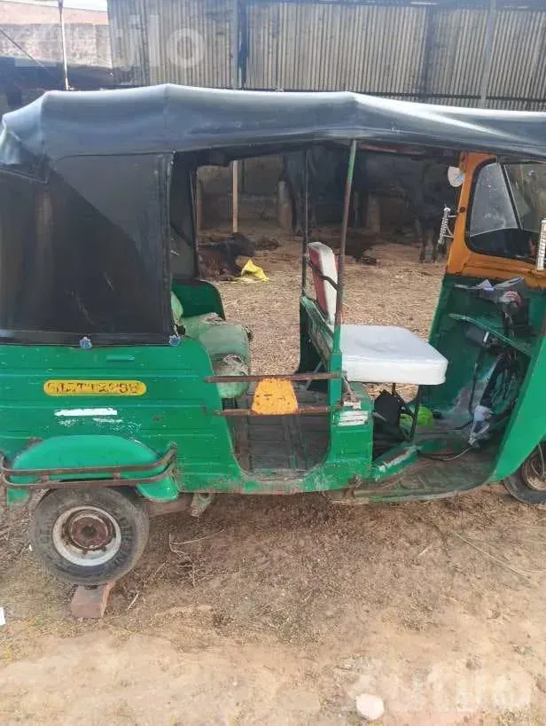 2009 Bajaj CNG Auto Rickshaw - ઓટો રિક્ષા - ઉંઝા - Image 2