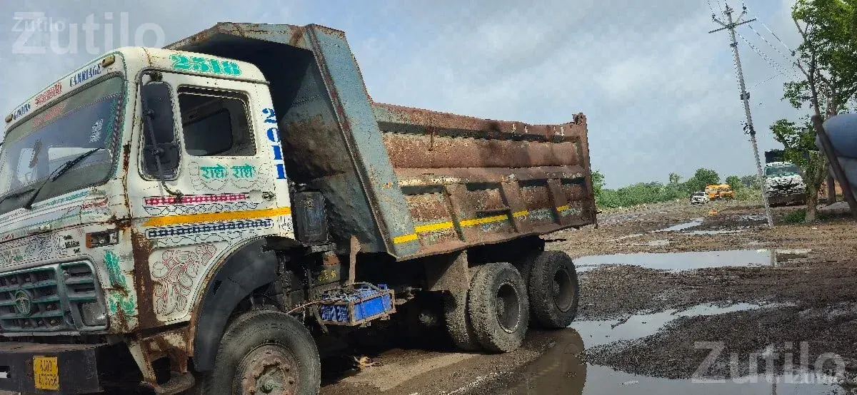 Tipper Truck in Good Running Condition - Trucks & Lorries - Rajkot City - Image 3