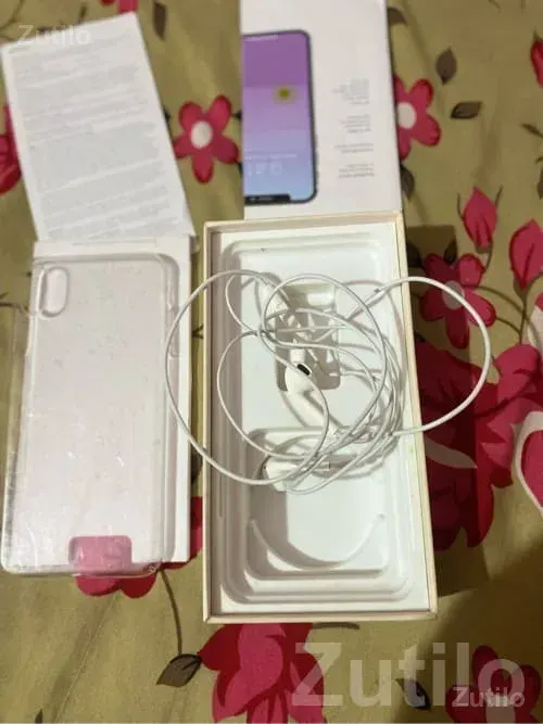 Gold Apple iPhone X in Good Condition - Mobile Phones - Bhanvad - Image 3