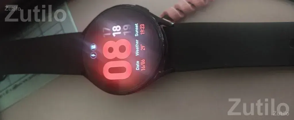 Samsung Galaxy Watch 4 in Good Condition - Smart Watches - Vadodara City - Image 2
