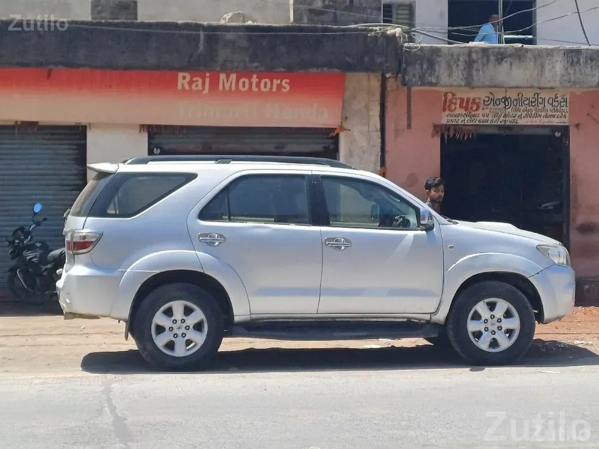 Toyota Fortuner 2011 SUV for Sale - Cars - Gondal - Image 2