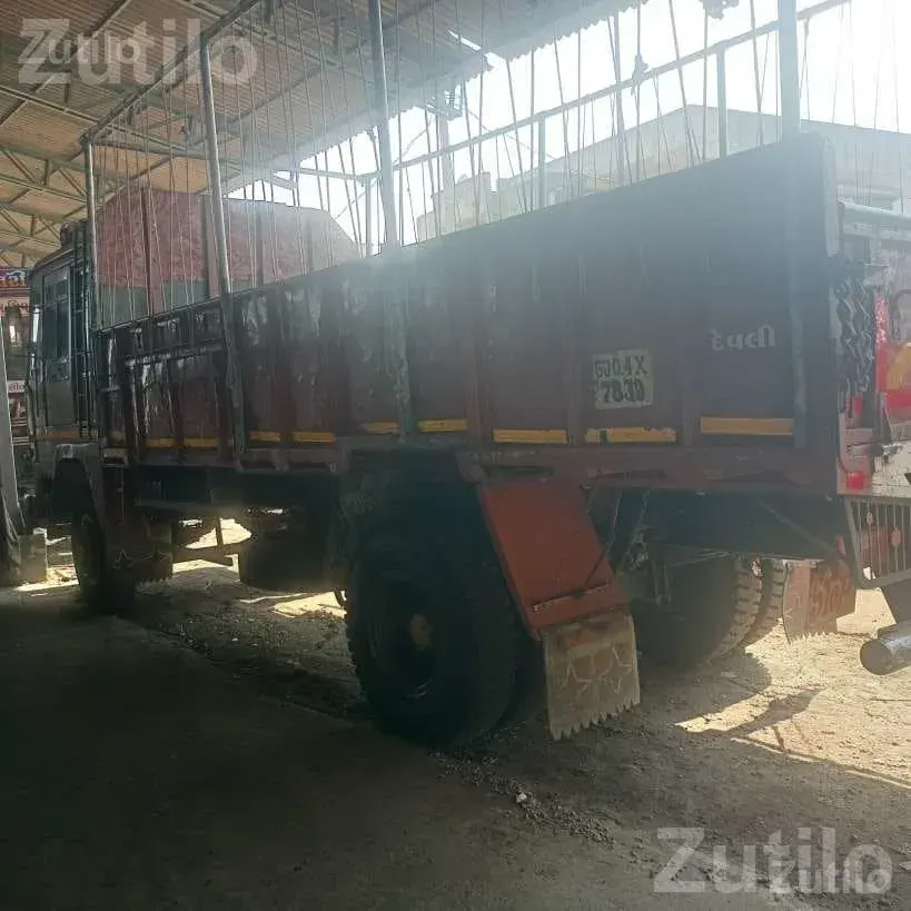 2011 6 Wheel Truck in Running Condition - Trucks & Lorries - Talaja - Image 3