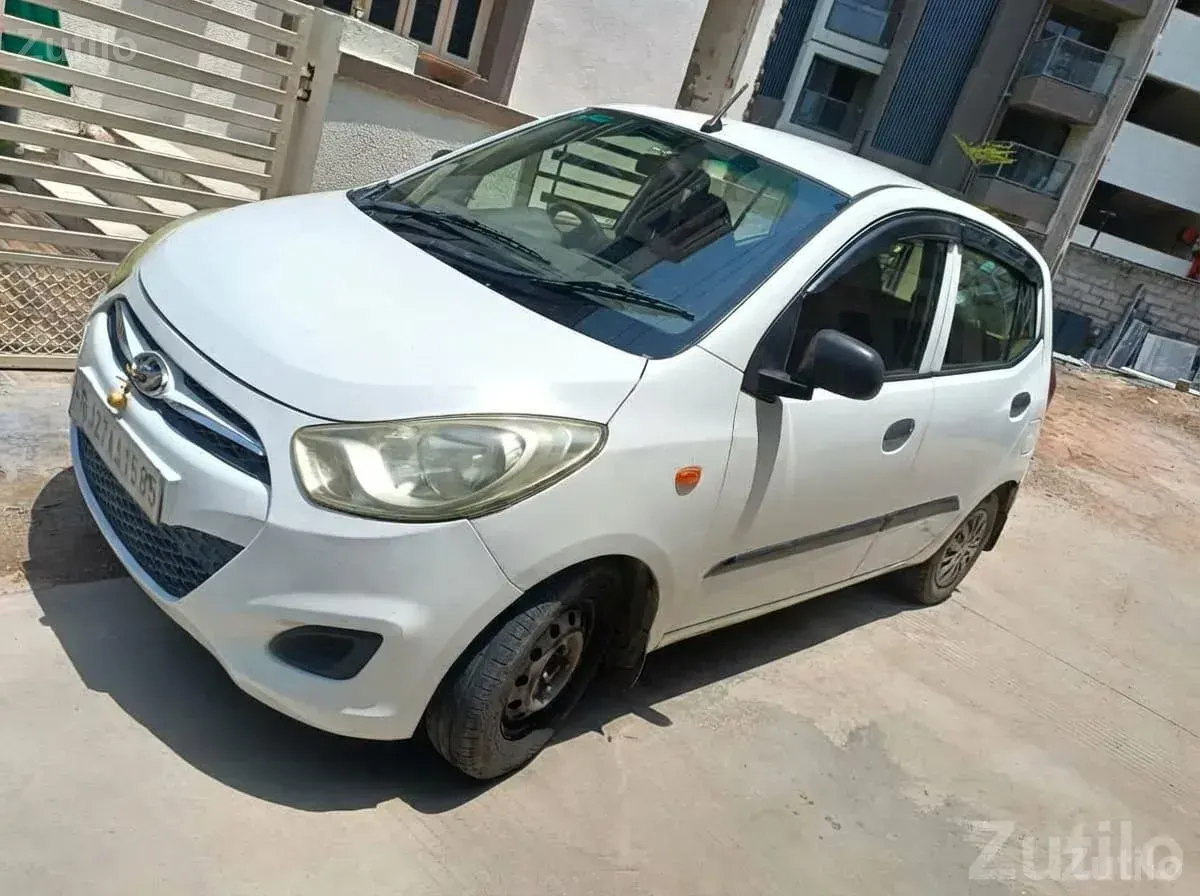 White Hyundai i10 Petrol Hatchback - Cars - Gandhinagar City - Image 3