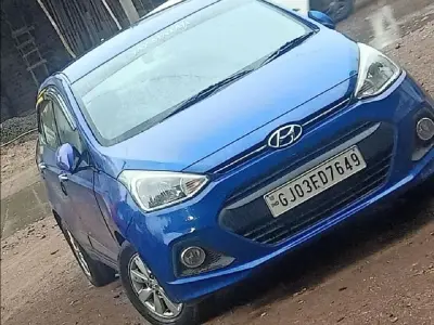 ગાડી મા લૉન ચાલુ છે