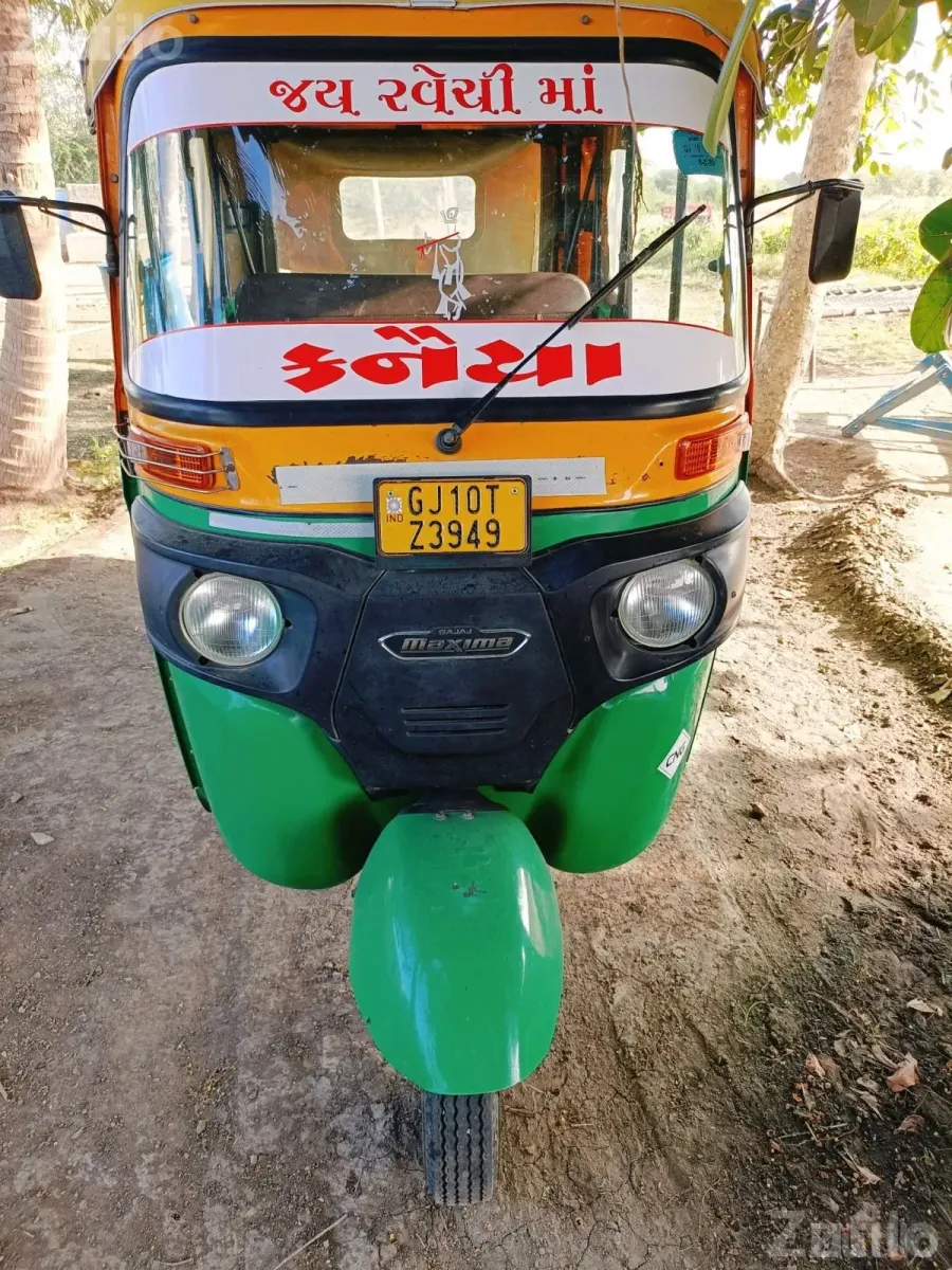 Passenger Auto Rickshaw with Roof Carrier - Auto Rickshaws - Khambhalia - Image 2