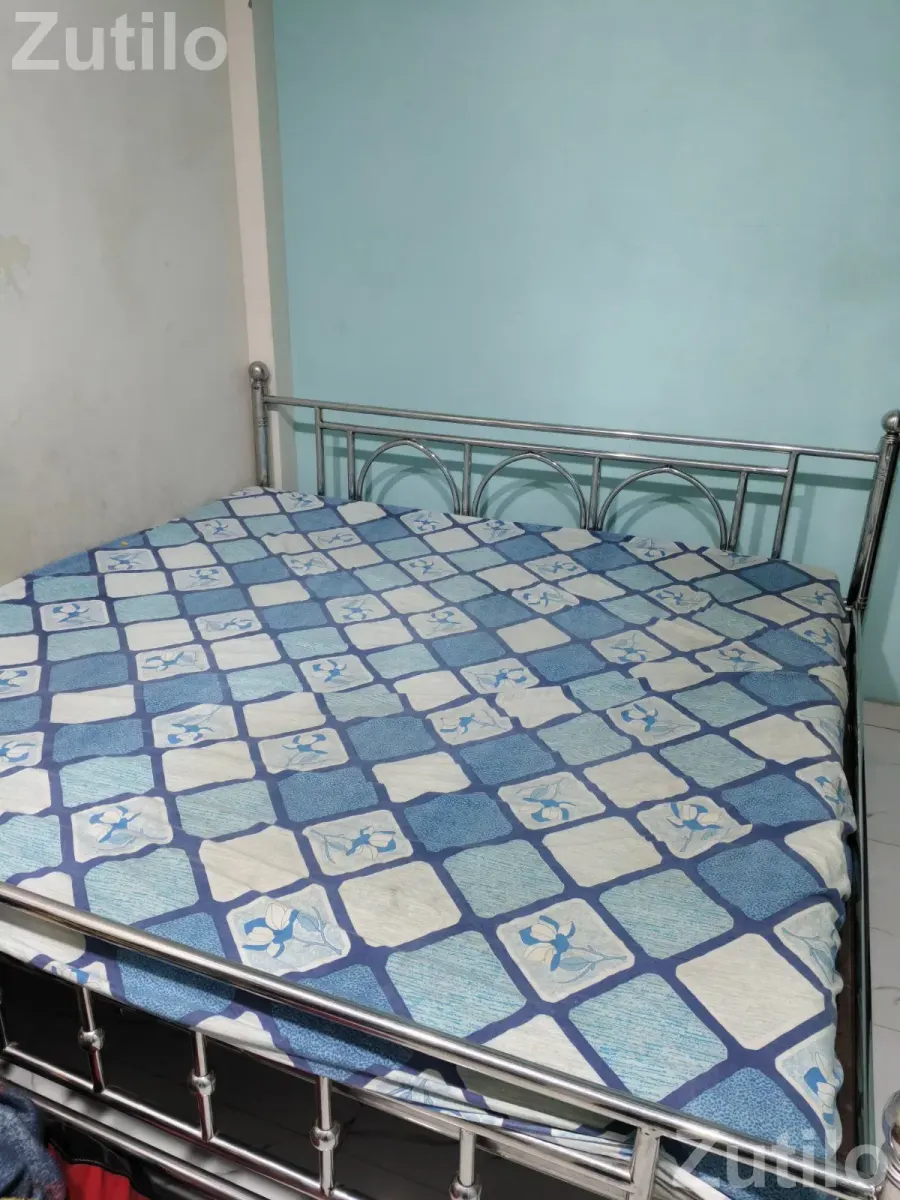 King size stainless steel double bed - પલંગ અને ગાદલા - અમદાવાદ શહેર - Image 2