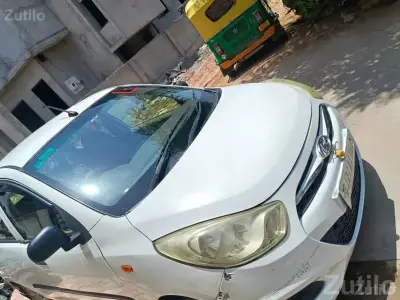 White Hyundai i10 Petrol Hatchback