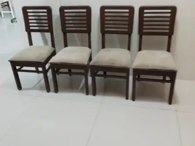 4 Chairs 4 Chairs