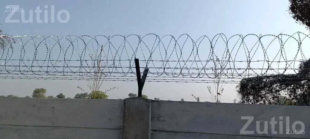 Barbed Wire Fencing Work and Wire Roll - ટૂલ્સ અને હાર્ડવેર - વિરમગામ - Image 4