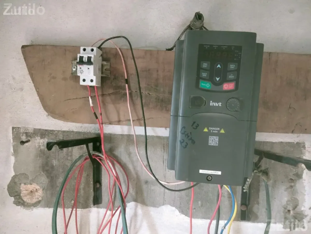 Solar Panel Setup with 18 Plates and Converter - Generators & Power Equip. - Palanpur - Image 3